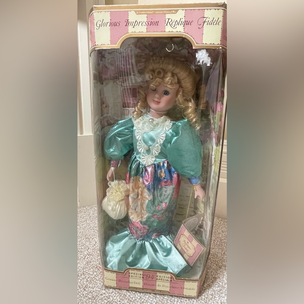 Rare still in box Glorious Impression Special ‘94 Edition genuine porcelain doll